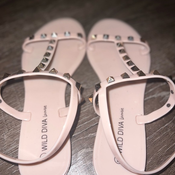 Cute Flat and comfortable sandal - Picture 3 of 6